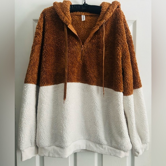 Tops - LONGYUAN Fuzzy Cozy Brown and White Sherpa Hoodie with pockets, size 2X